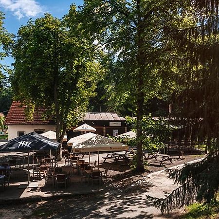 Rekreacni Areal Prihrazy Hotel Zdar  ภายนอก รูปภาพ