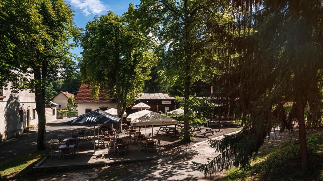 Rekreacni Areal Prihrazy Hotel Zdar  ภายนอก รูปภาพ